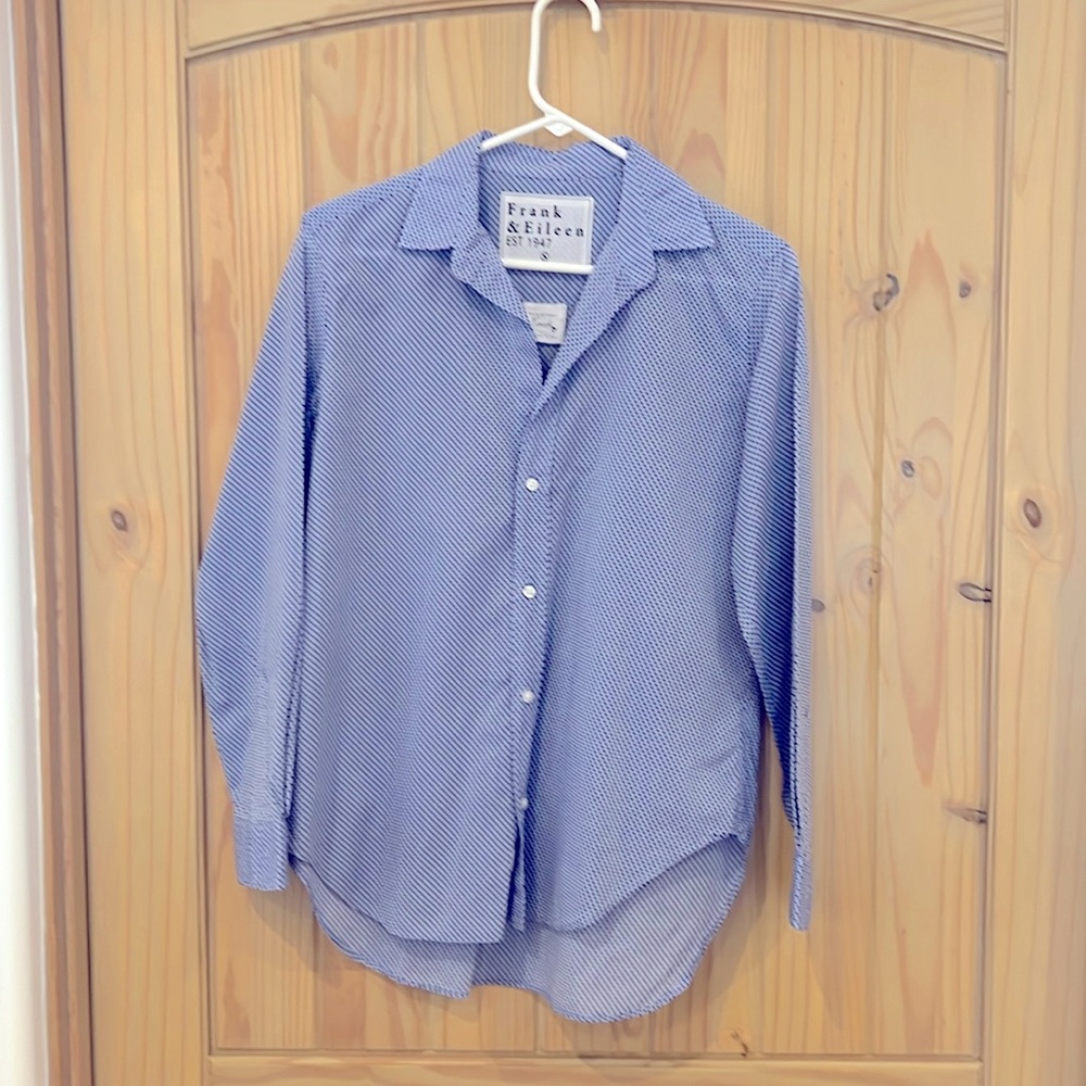 LIKE NEW Frank & Eileen "Frank” Blue Polka Dot Button Up Shirt EUC